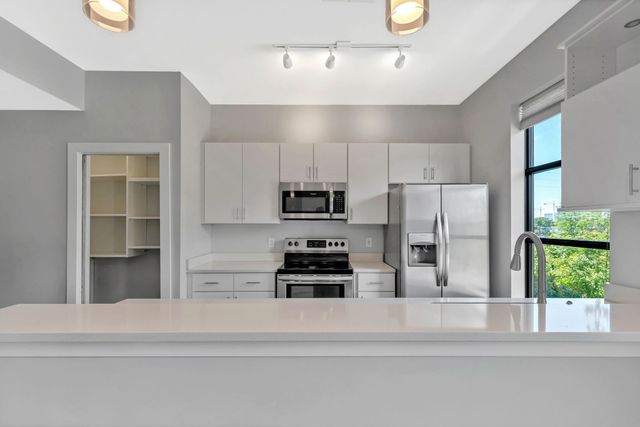 1900 12th Ave S Apt 303, Nashville, TN 37203
