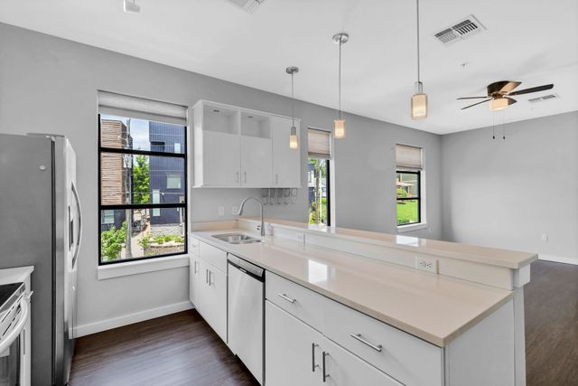 1900 12th Ave S Apt 303, Nashville, TN 37203