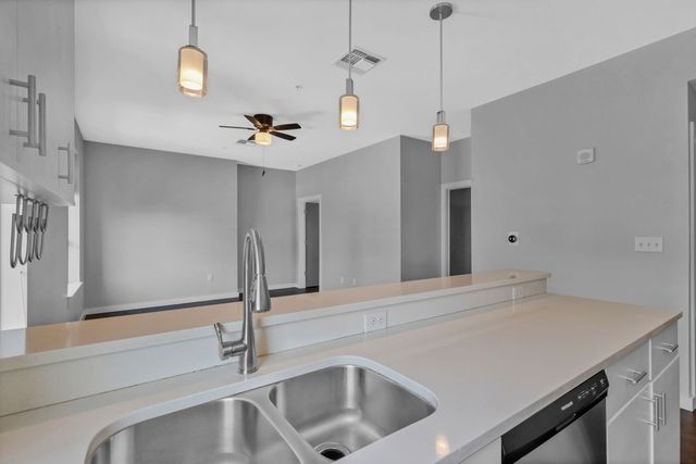 1900 12th Ave S Apt 303, Nashville, TN 37203