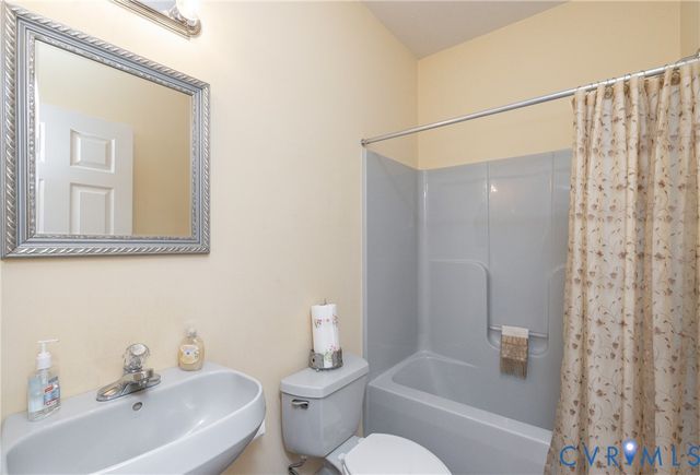 831 W Washington St, Highland Springs, VA 23075