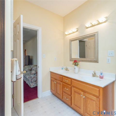 831 W Washington St, Highland Springs, VA 23075