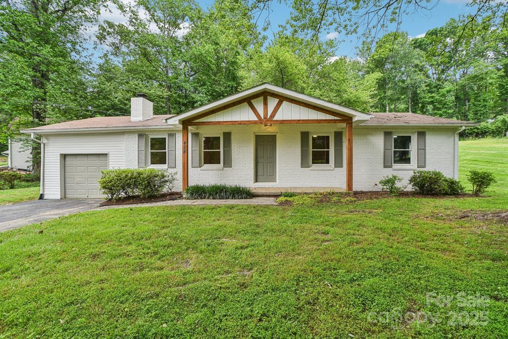 478 Stoney Gardens Court, Hendersonville, NC 28791
