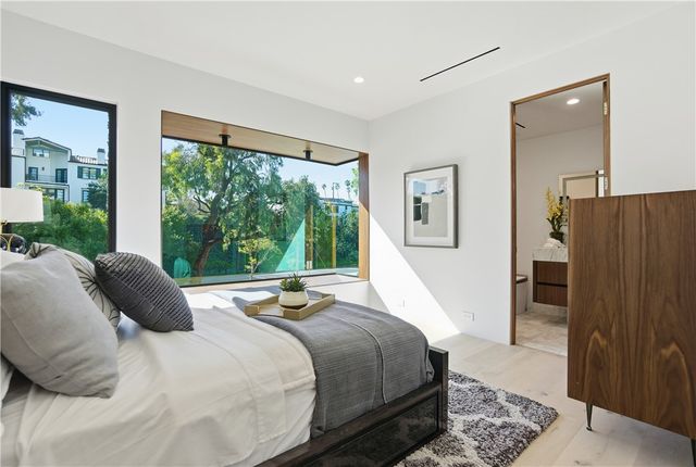 400 Heliotrope, Corona Del Mar, CA 92625