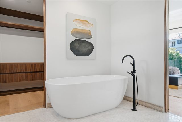 400 Heliotrope, Corona Del Mar, CA 92625