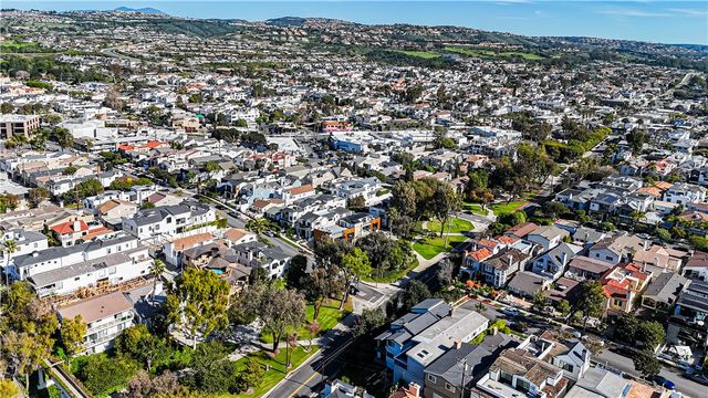 400 Heliotrope, Corona Del Mar, CA 92625