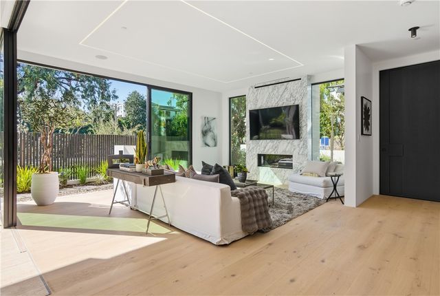 400 Heliotrope, Corona Del Mar, CA 92625