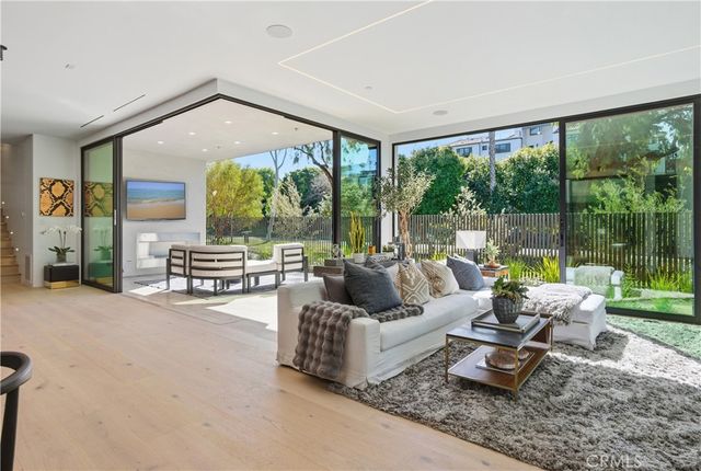 400 Heliotrope, Corona Del Mar, CA 92625