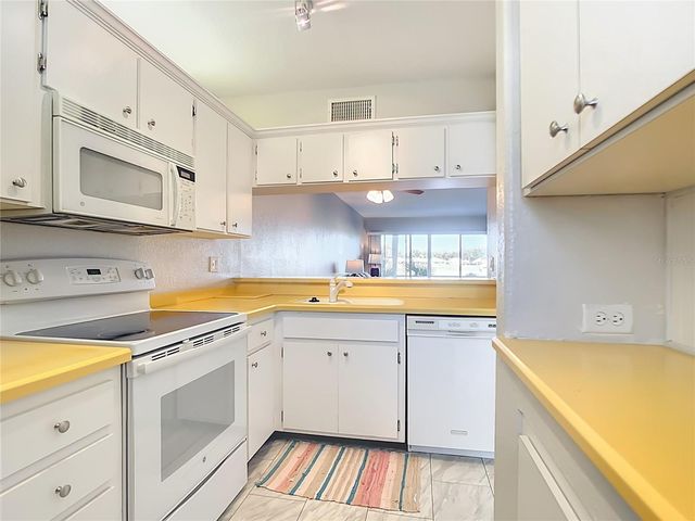 404 CERROMAR CIRCLE N 115, Venice, FL 34293