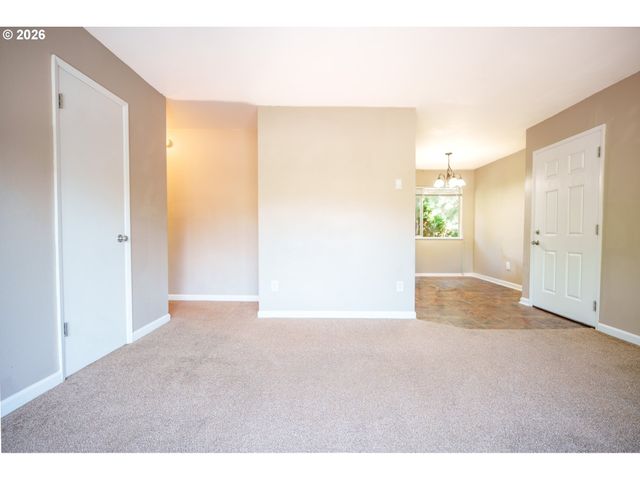 9512 N OSWEGO Ave, Portland, OR 97203
