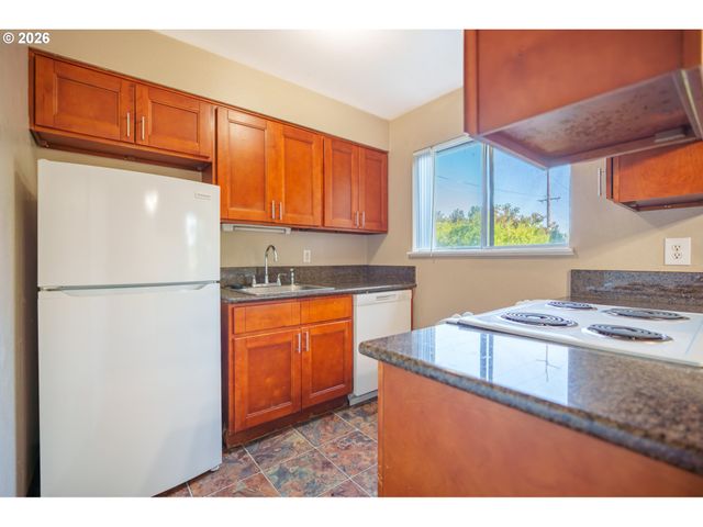 9512 N OSWEGO Ave, Portland, OR 97203