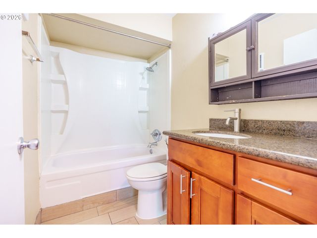 9512 N OSWEGO Ave, Portland, OR 97203