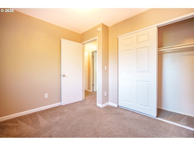 9512 N OSWEGO Ave, Portland, OR 97203