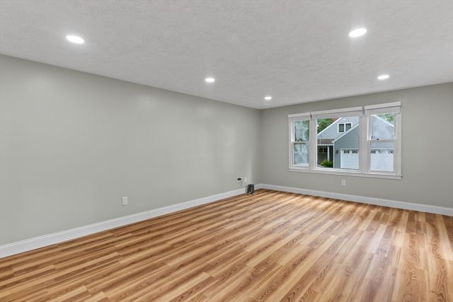 16 Dartmoor Dr, Shrewsbury, MA 01545