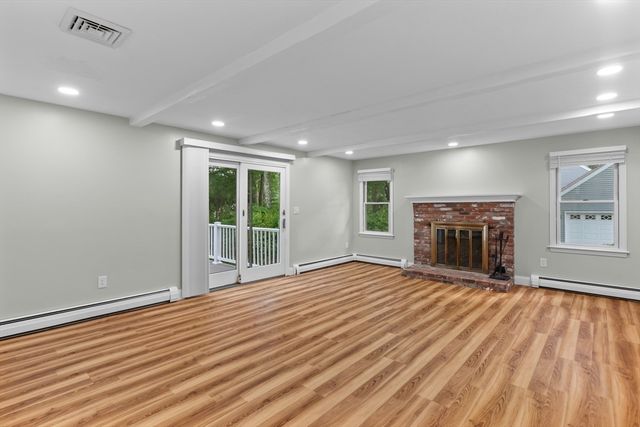16 Dartmoor Dr, Shrewsbury, MA 01545