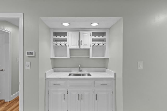 16 Dartmoor Dr, Shrewsbury, MA 01545
