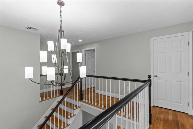 16 Dartmoor Dr, Shrewsbury, MA 01545