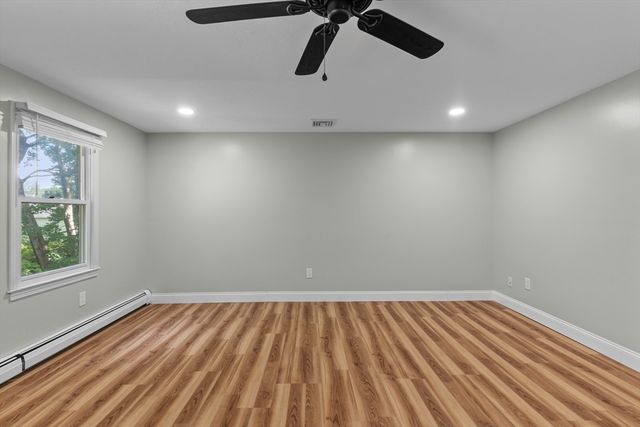 16 Dartmoor Dr, Shrewsbury, MA 01545