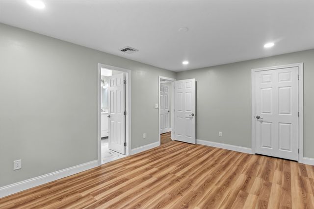 16 Dartmoor Dr, Shrewsbury, MA 01545