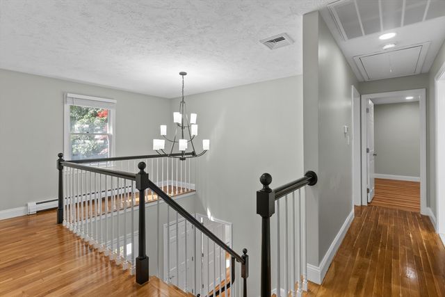 16 Dartmoor Dr, Shrewsbury, MA 01545