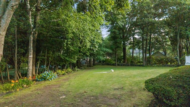 16 Dartmoor Dr, Shrewsbury, MA 01545