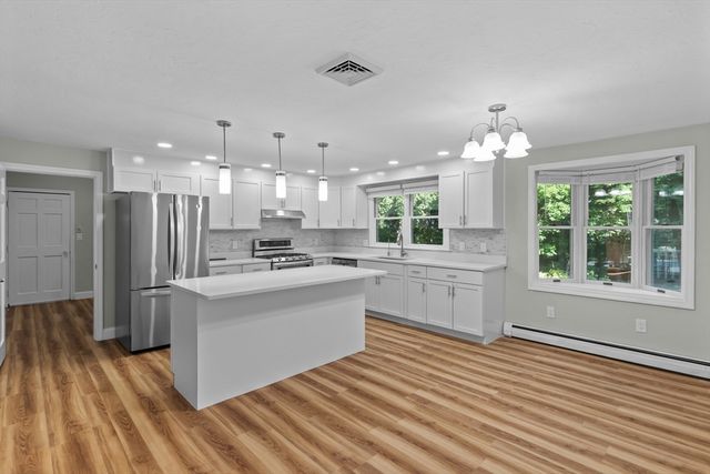 16 Dartmoor Dr, Shrewsbury, MA 01545