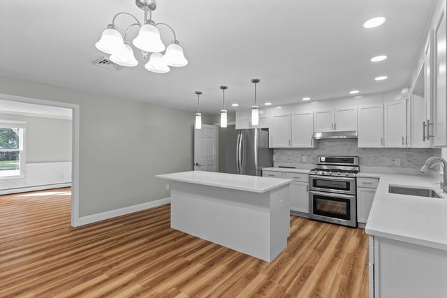 16 Dartmoor Dr, Shrewsbury, MA 01545