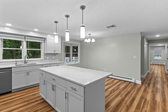 16 Dartmoor Dr, Shrewsbury, MA 01545
