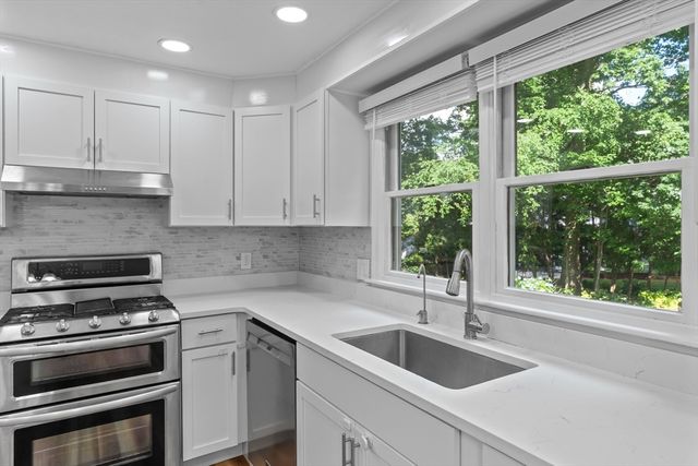 16 Dartmoor Dr, Shrewsbury, MA 01545