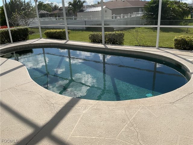 3920 SE 2nd PL, Cape Coral, FL 33904