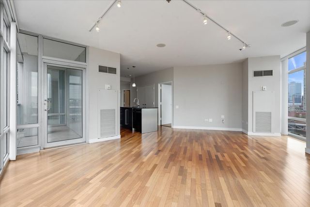 510 W Erie Street 805, Chicago, IL 60654