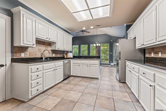 447 Sandy Springs Ln, Jackson, LA 70748