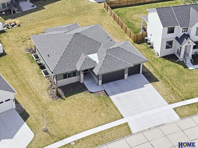 8819 Appaloosa Lane, Lincoln, NE 68520