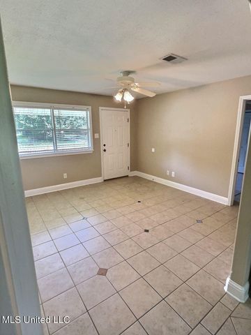 125 Linda Circle, Ocean Springs, MS 39564