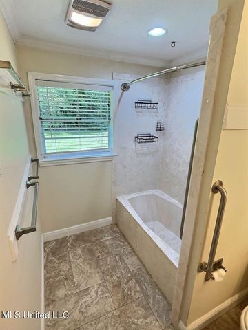 125 Linda Circle, Ocean Springs, MS 39564