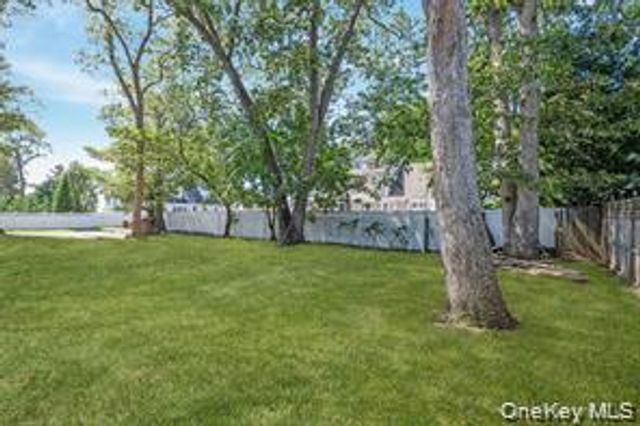 104 Grand Boulevard, Massapequa Park, NY 11762