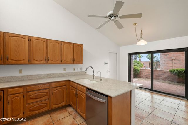 1899 W Vía De La Gloria, Green Valley, AZ 85622