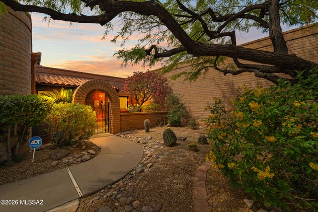 1899 W Vía De La Gloria, Green Valley, AZ 85622