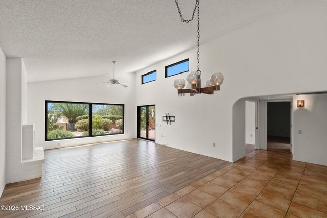 1899 W Vía De La Gloria, Green Valley, AZ 85622