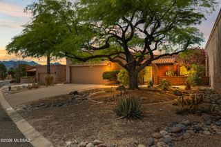 1899 W Vía De La Gloria, Green Valley, AZ 85622