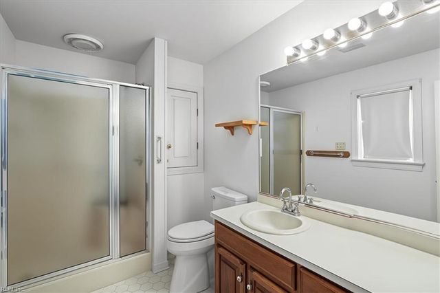 104 King Forest LN, Newport News, VA 23608