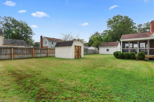 104 King Forest LN, Newport News, VA 23608