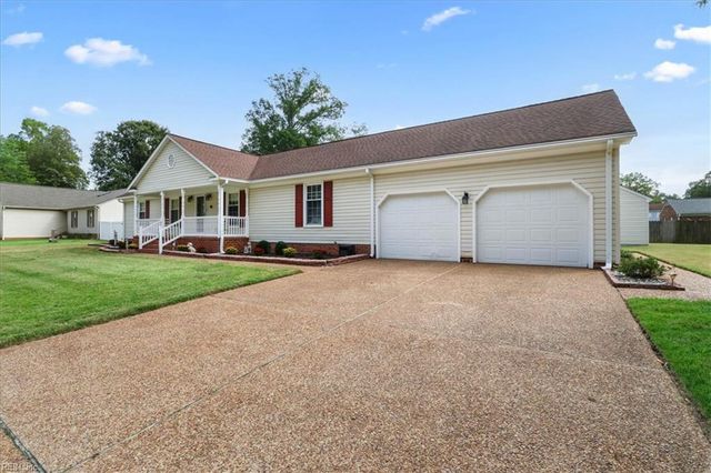 104 King Forest LN, Newport News, VA 23608