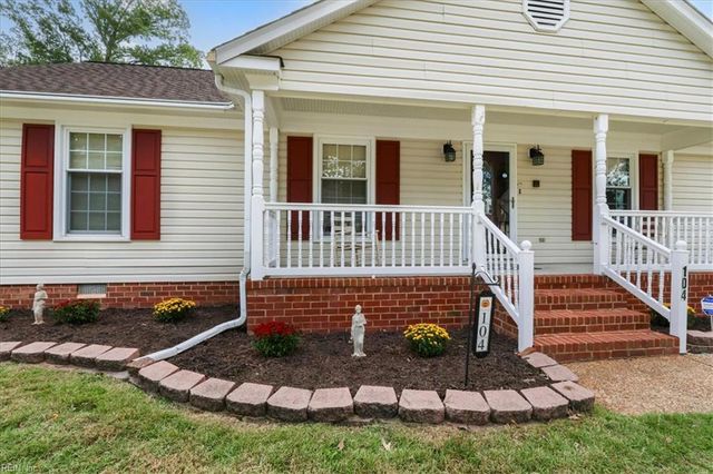 104 King Forest LN, Newport News, VA 23608