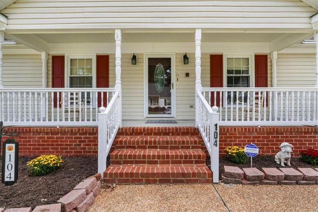 104 King Forest LN, Newport News, VA 23608