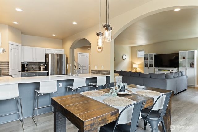 507 Meadowwood Drive SW, Olympia, WA 98502