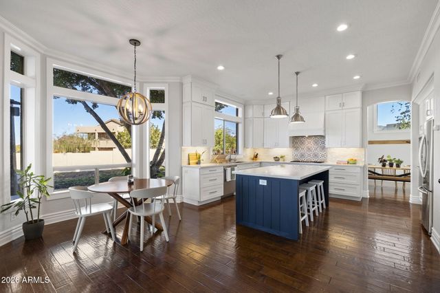 6910 E SADDLEBACK Circle, Mesa, AZ 85207