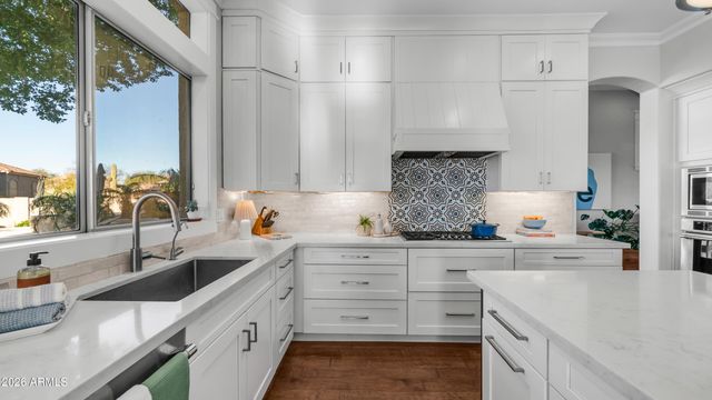 6910 E SADDLEBACK Circle, Mesa, AZ 85207