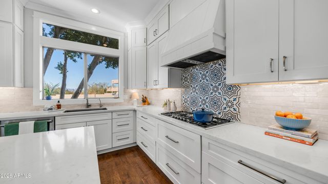 6910 E SADDLEBACK Circle, Mesa, AZ 85207