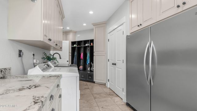 6910 E SADDLEBACK Circle, Mesa, AZ 85207