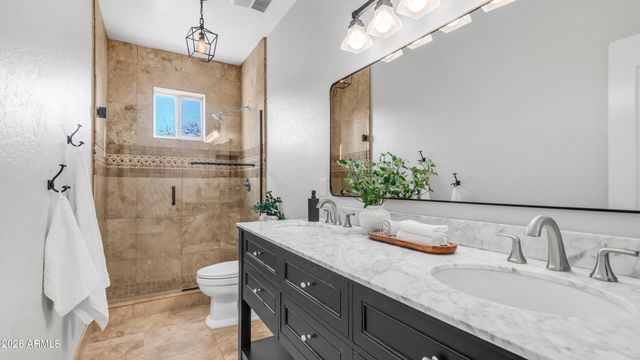 6910 E SADDLEBACK Circle, Mesa, AZ 85207